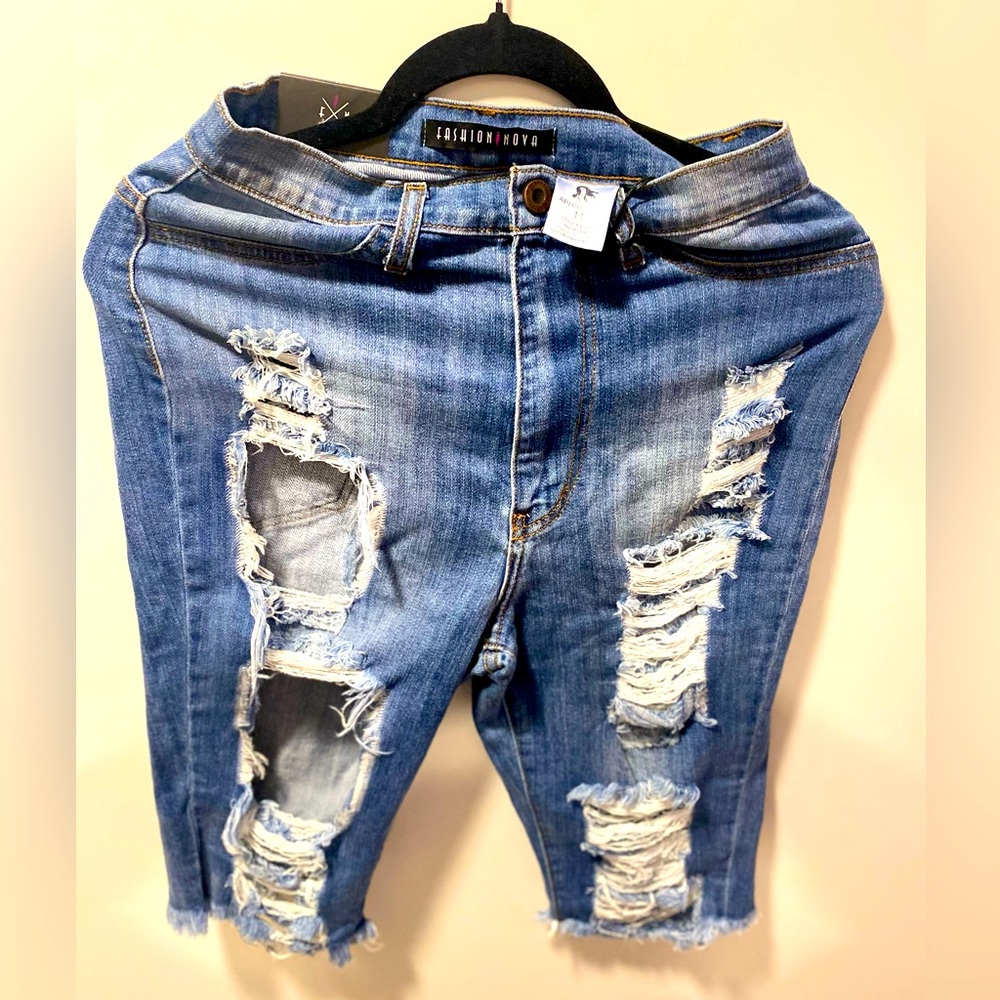 Fashion Nova ** Denim shorts - Picture 5 of 7